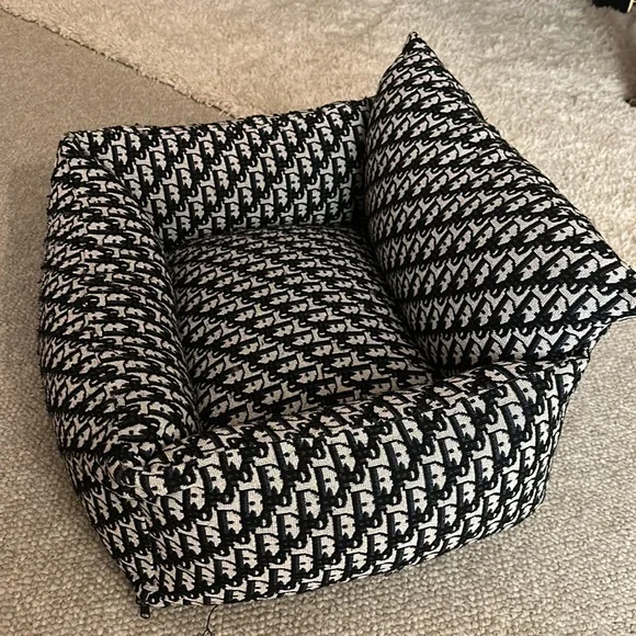 Small to medium dog bed . Machine washable removable cover with zipper - Picture 3 of 6